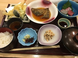 姫路 お食事処祇園 馬ににんじん ひとに夢